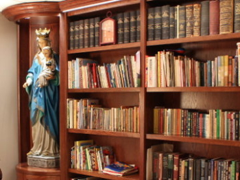 Custom Bookcase and Statue Niches – South Chicagoland, Illinois