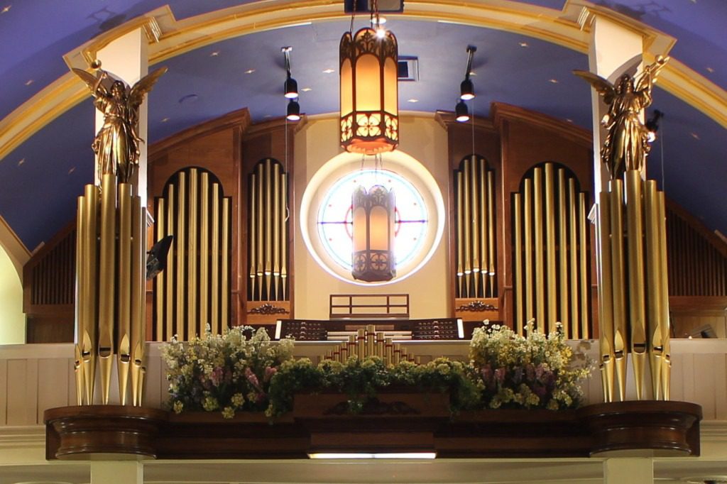 New organ and accompanying facade
